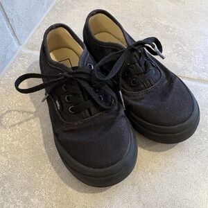 Solid Black Boys Vans Low Top Skate Shoe Sneakers size 10